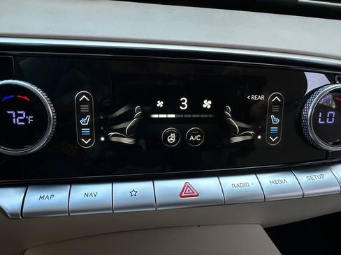 Used 2023 Genesis GV70 2.5T w/ Select Package AWD/4WD image 28