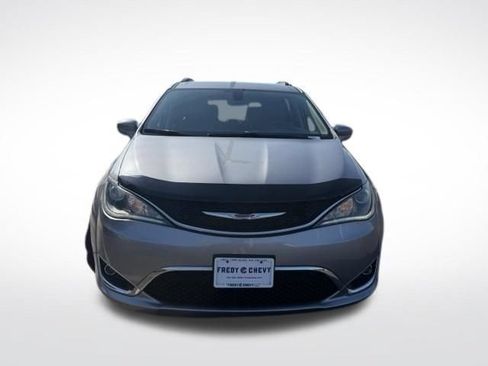 Used 2020 Chrysler Pacifica Touring-L FWD image 2