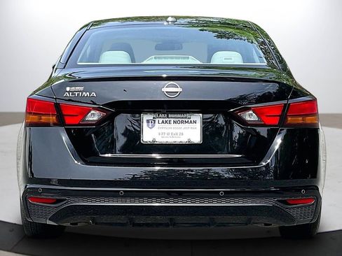 Used 2025 Nissan Altima 2.5 SV FWD image 8