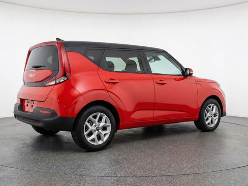Used 2025 Kia Soul LX w/ LX Technology Package FWD image 9