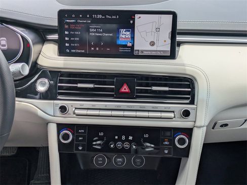 Used 2025 Genesis G70 2.5T image 17