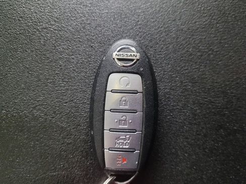 Used 2019 Nissan Pathfinder SL AWD/4WD image 32