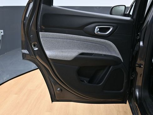 Used 2022 Jeep Compass Latitude image 38