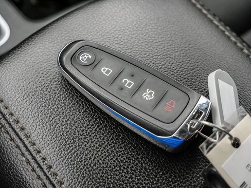 Used 2017 Ford Escape Titanium FWD image 32