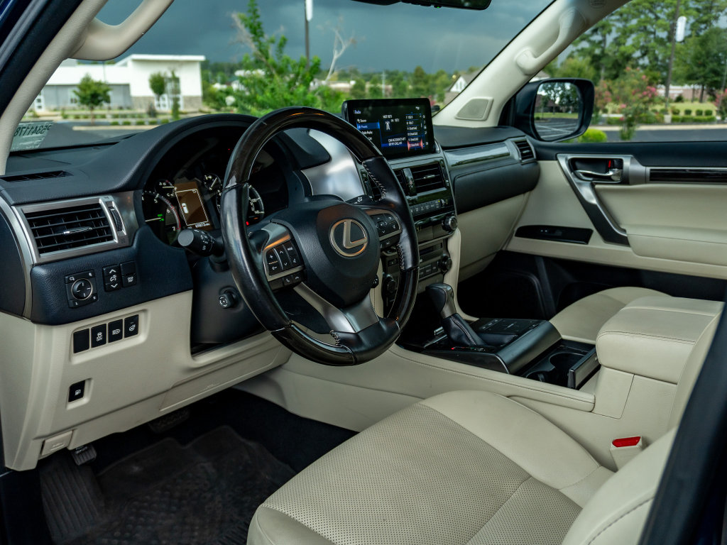 Used 2023 Lexus GX 460 Premium w/ Accessory Package AWD/4WD image 10