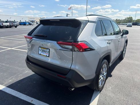Used 2022 Toyota RAV4 XLE Premium AWD/4WD image 8