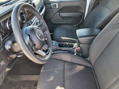 Used 2023 Jeep Wrangler Unlimited w/ Sun & Screen Package image 13