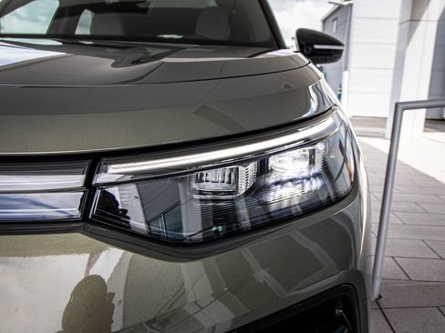 New 2026 Volkswagen Tiguan SE R-Line FWD image 7