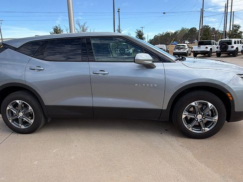 Used 2025 Chevrolet Blazer LT image 7