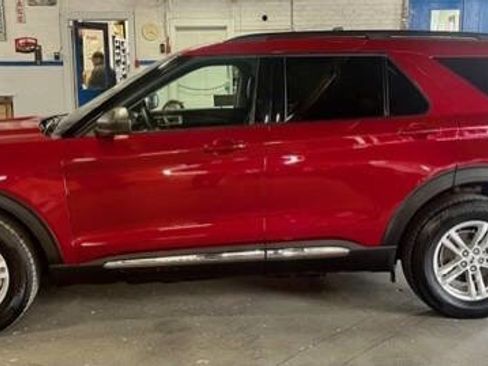 Certified 2024 Ford Explorer XLT w/ Equipment Group 202A AWD/4WD image 3