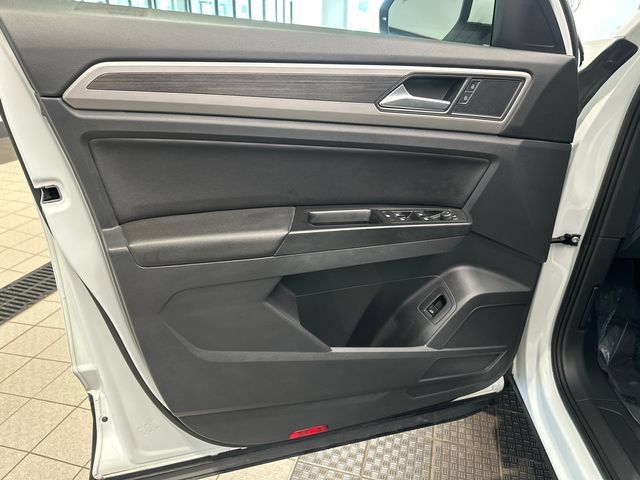 Used 2021 Volkswagen Atlas SEL AWD/4WD image 11