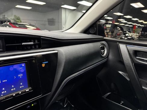 Used 2019 Toyota Corolla SE FWD image 27