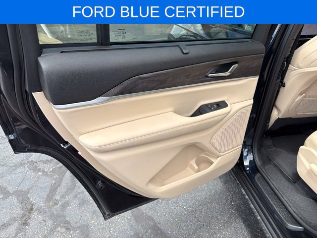 Used 2023 Jeep Grand Cherokee L Limited w/ Luxury Tech Group II AWD/4WD image 26