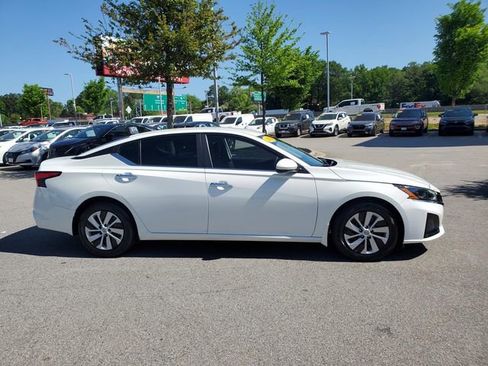 Certified 2023 Nissan Altima 2.5 S image 3