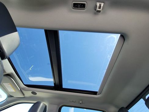 New 2026 Ford F250 Lariat w/ Black Appearance Package image 9