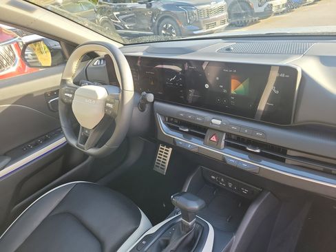 Certified 2025 Kia K4 GT-Line Turbo image 5