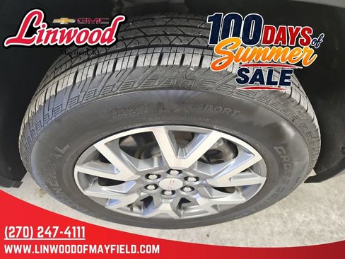 Used 2023 GMC Acadia SLT FWD image 9