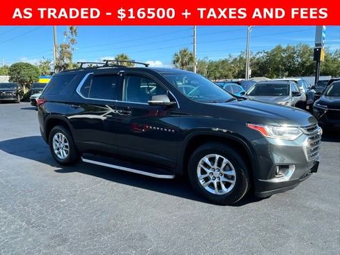 Used 2020 Chevrolet Traverse LT image 1