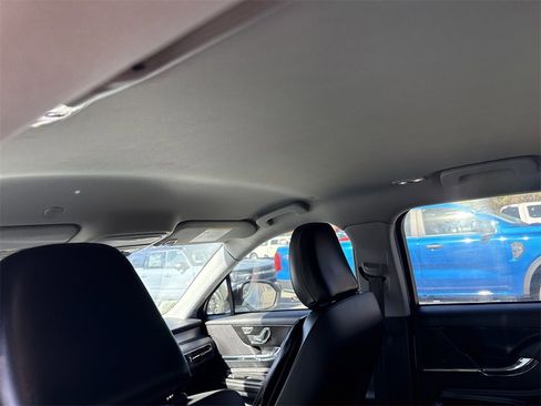 Used 2022 Lincoln Corsair FWD image 11