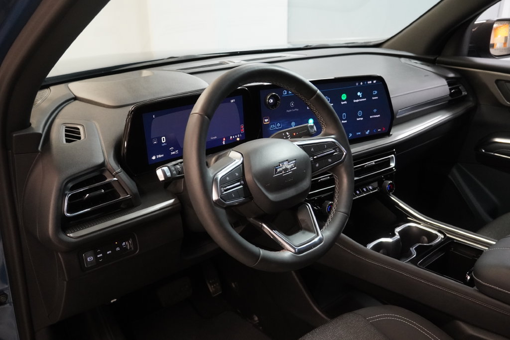 Used 2024 Chevrolet Traverse LS w/ Midnight/Sport Edition AWD/4WD image 6