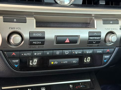Used 2013 Lexus ES 300h w/ Luxury Pkg FWD image 22