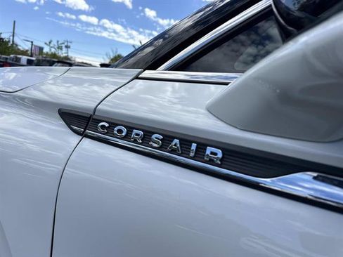 Used 2022 Lincoln Corsair AWD w/ Premium Package image 6
