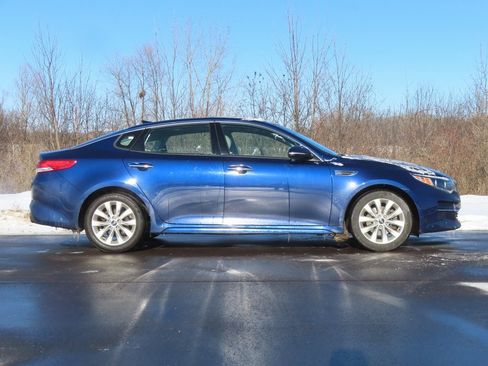 Certified 2016 Kia Optima EX w/ Premium Package image 2