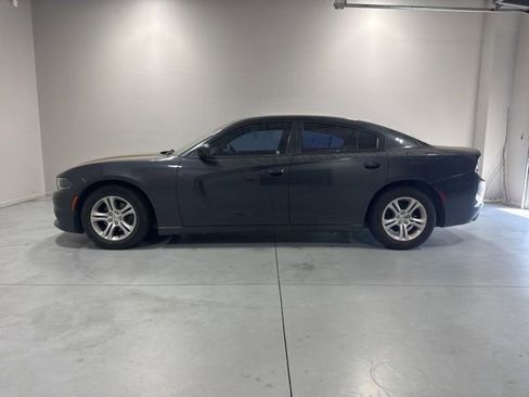Used 2016 Dodge Charger SE RWD image 10