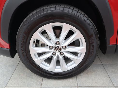 Used 2024 Toyota Corolla Cross LE image 9