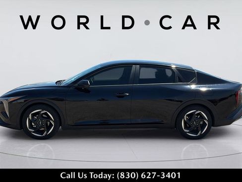 Used 2025 Kia K4 EX image 12