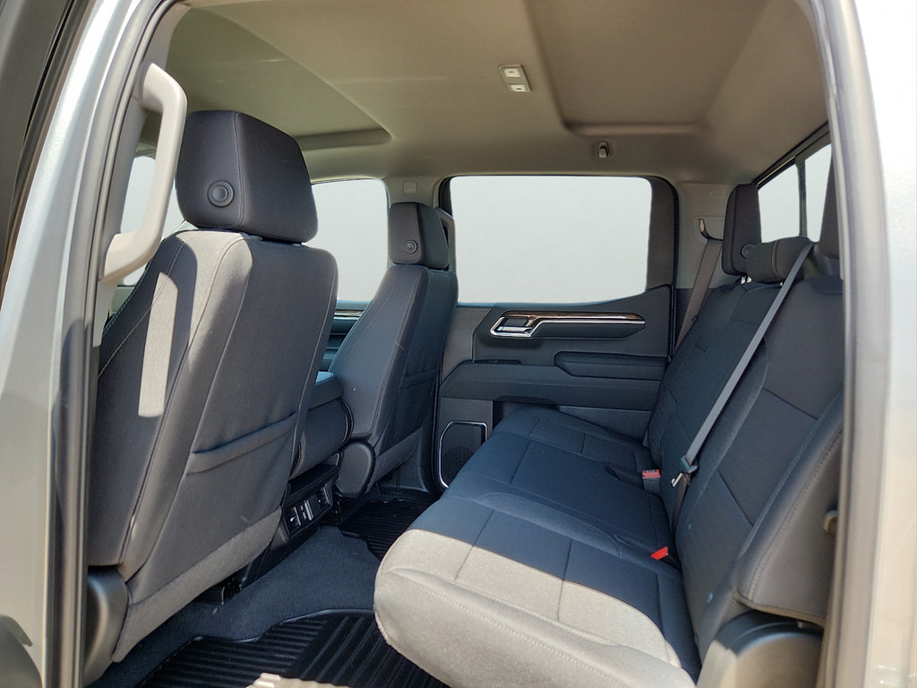 New 2026 GMC Sierra 1500 SLE RWD image 18