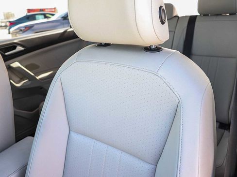 Certified 2022 Volkswagen Tiguan SE image 26