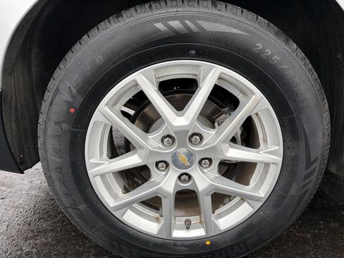 Used 2022 Chevrolet Equinox LS w/ LS Convenience Package image 9