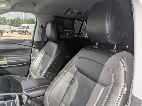 Used 2022 Ford Explorer Limited image 15