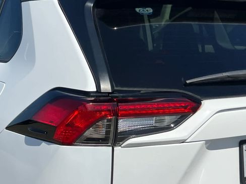 Used 2021 Toyota RAV4 LE AWD/4WD image 20