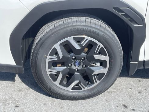 Certified 2025 Subaru Forester Premium AWD/4WD image 11
