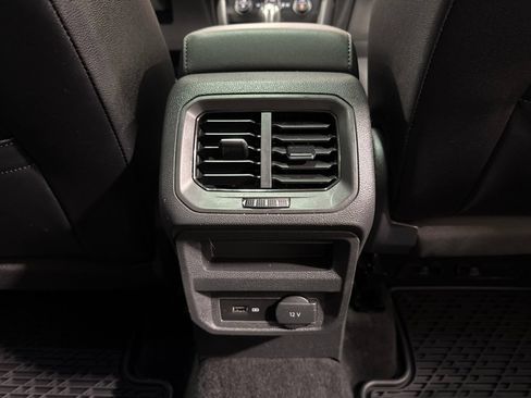 Used 2019 Volkswagen Tiguan SE w/ Panoramic Sunroof Package FWD image 14