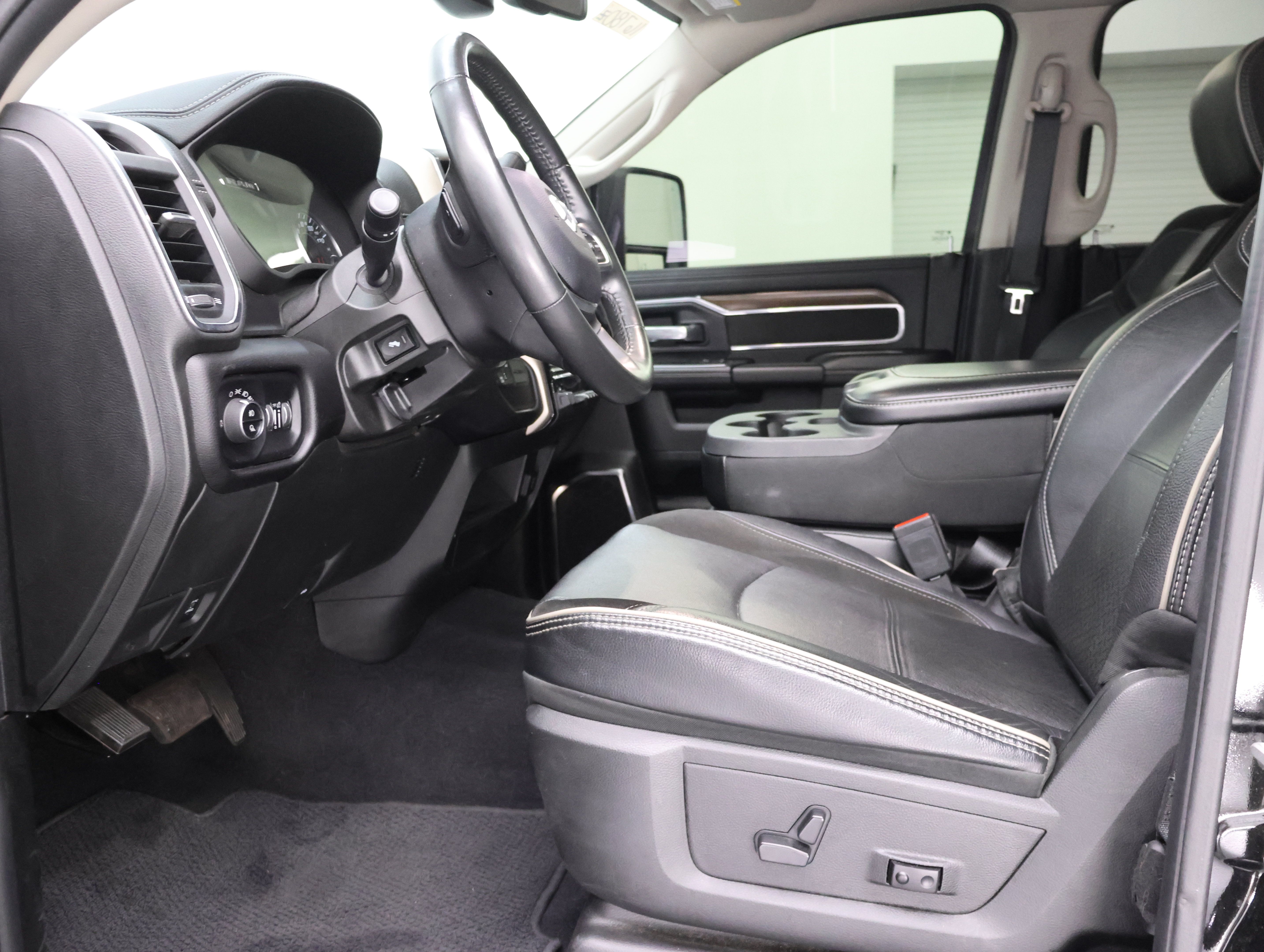 Used 2024 RAM 2500 Laramie AWD/4WD image 8