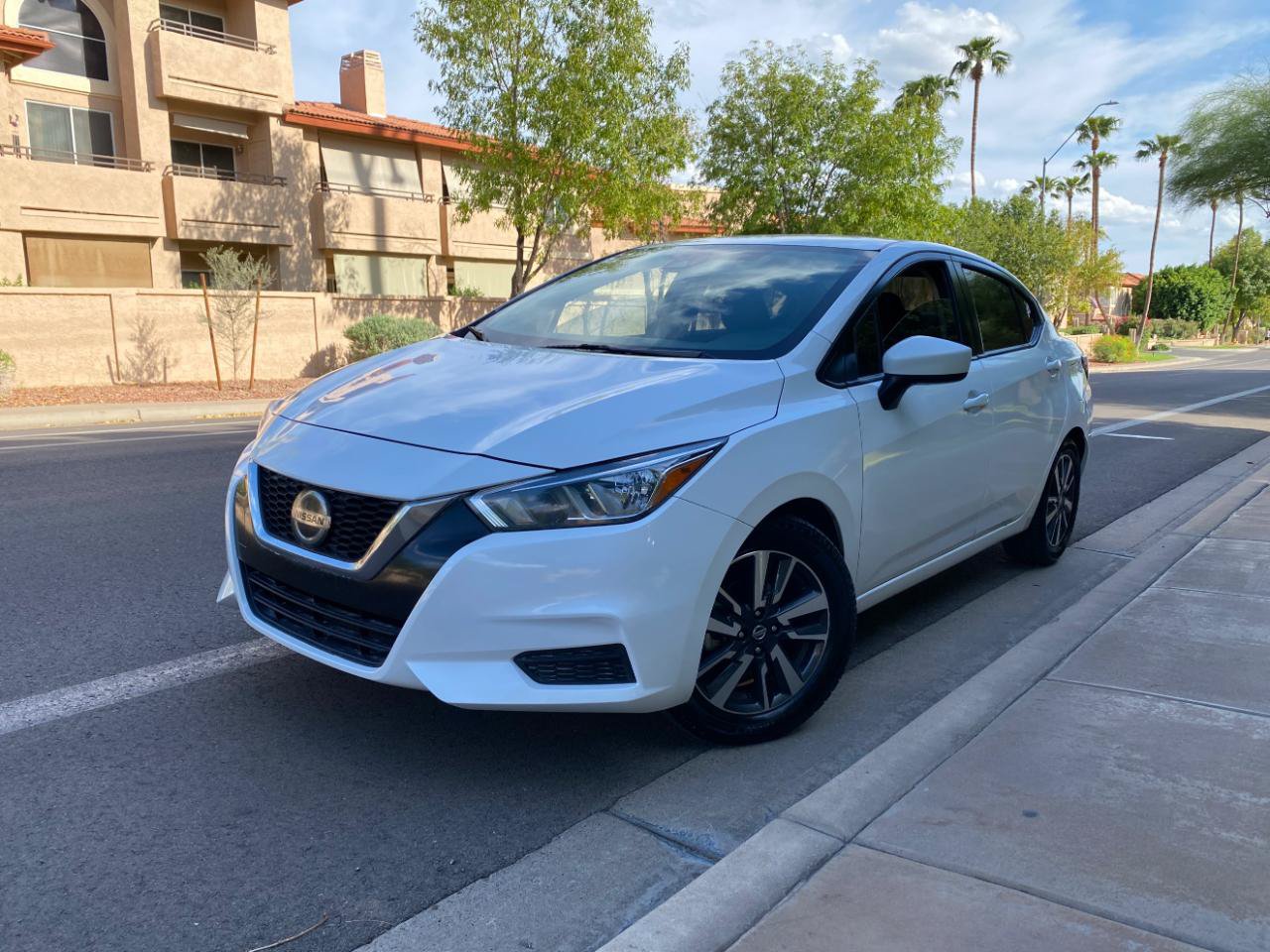 Used 2022 Nissan Versa SV FWD image 2