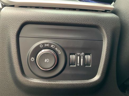 Used 2023 Jeep Grand Cherokee L Limited AWD/4WD image 17