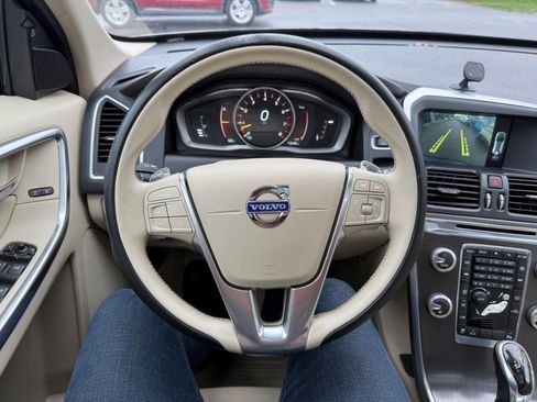 Used 2015 Volvo XC60 T6 w/ Proximity Package AWD/4WD image 24