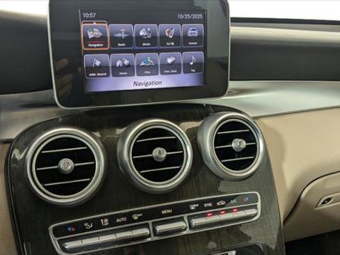 Used 2019 Mercedes-Benz GLC 300 GLC 300 w/ Premium Package image 27