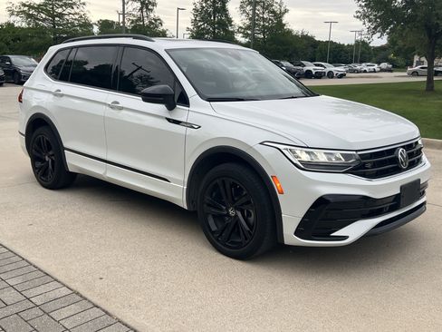 Used 2024 Volkswagen Tiguan SE R-Line w/ MDO Package, Three-Row FWD image 2