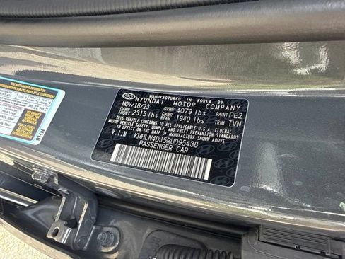 Used 2024 Hyundai Elantra Limited FWD image 35