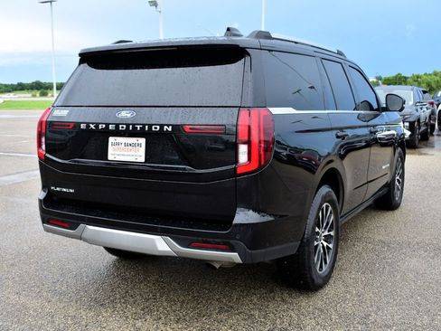 Used 2025 Ford Expedition Platinum AWD/4WD image 3