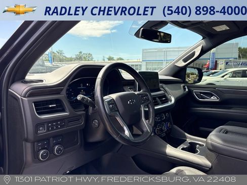 Used 2022 Chevrolet Suburban Z71 w/ Luxury Package AWD/4WD image 4