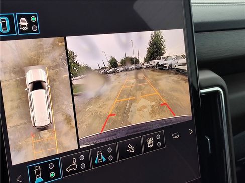 Used 2026 GMC Yukon Denali Ultimate AWD/4WD image 32