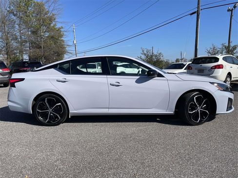 Used 2024 Nissan Altima 2.5 SR image 2