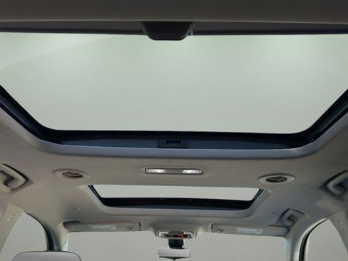 Used 2021 Chevrolet Traverse Premier AWD/4WD image 19