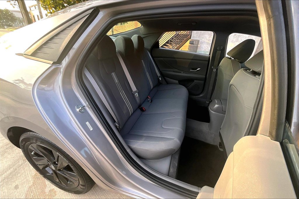 Used 2021 Hyundai Elantra SEL FWD image 37